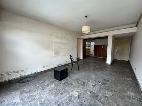  3 AMBIENTES A REFACCIONAR CON BALCON CORRIDO Y VISTA ABIERTA! EN VILLA REAL!