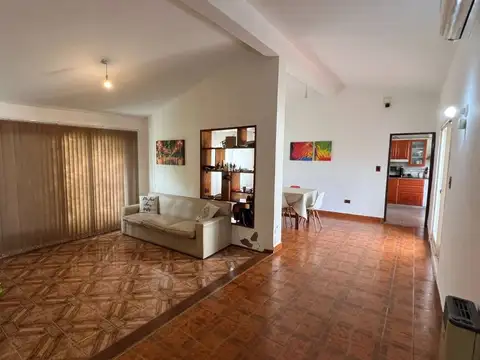 Casa 7 ambientes con 4 baños