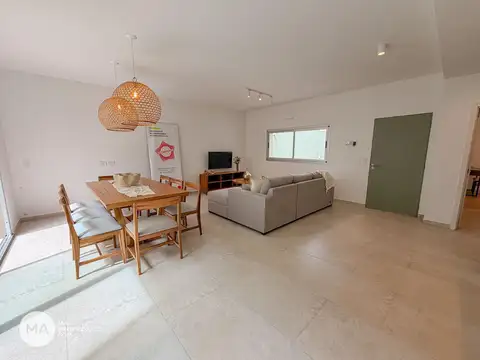 Casa de pasillo único 3 Dormitorios - Av. Pellegrini 2700 - Ntra. Señora de Lourdes Rosario | Venta