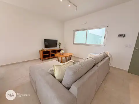 Casa de pasillo único 3 Dormitorios - Av. Pellegrini 2700 - Ntra. Señora de Lourdes Rosario | Venta
