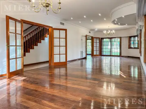 Casa en Alquiler con 2 cocheras