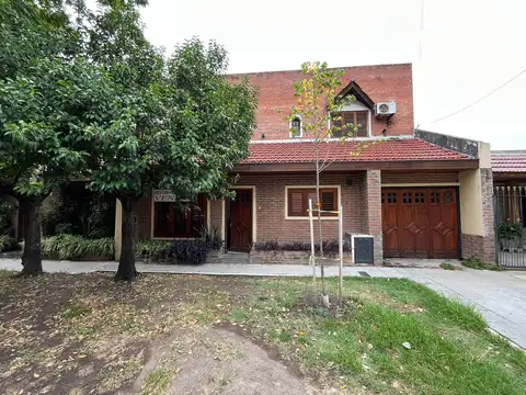 Excelente casa 4 amb. con patio y quincho - VENTA