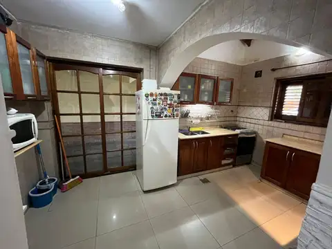 Casa en Venta con 3 cocheras