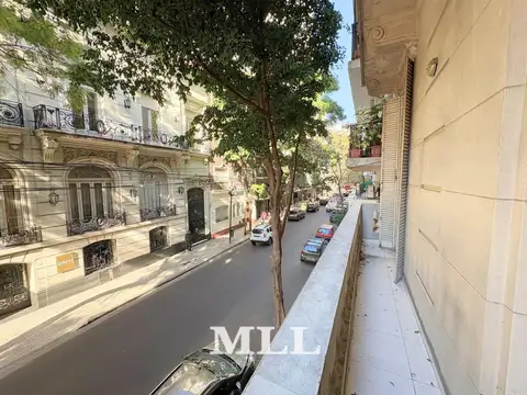 Ayacucho 1778 y Guido. Edificio francés de categoría. Sup 174 m2.