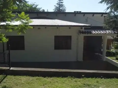 Casa 5 ambientes con 2 baños