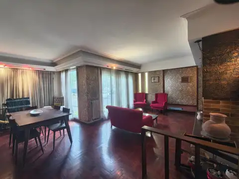 Casa 6 ambientes con 2 baños