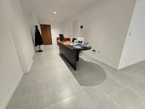 Oficina 5 ambientes con 1 baño