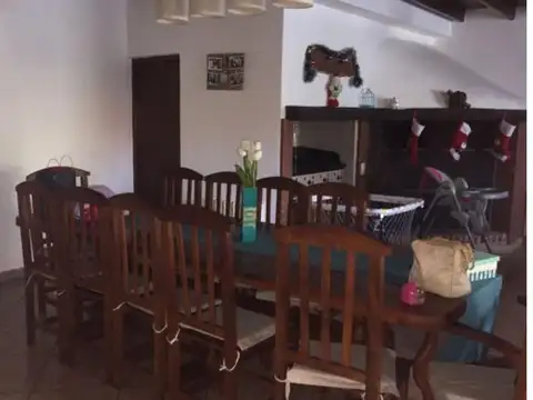 Casa 5 ambientes con 4 baños