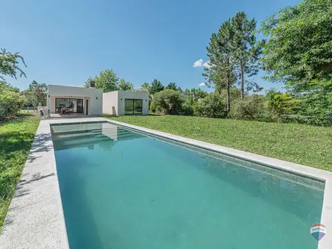 CASA EN VENTA 5 AMB CON PILETA EL CARDAL PERMUTA