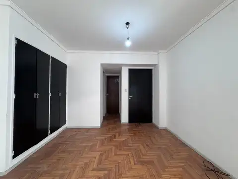 MONOAMBIENTE CON COCINA SEPARADA Y BALCON.