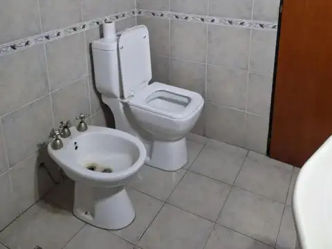 Casa 2 ambientes con 1 baño