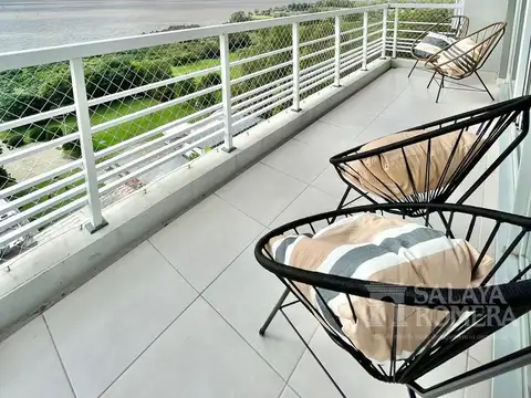 Departamento 4 Ambientes Edificio Bahía del Puerto piso alto vista única al río
