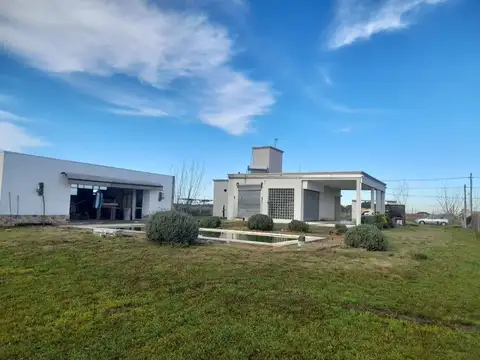 CASA QUINTA EN VENTA BARRIO LAS CALANDRIAS