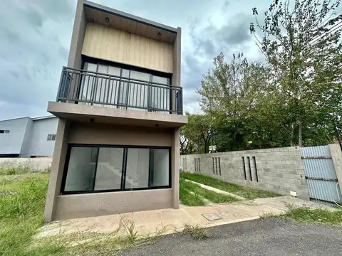 Depto Tipo Casa en Venta con 1 cocheras