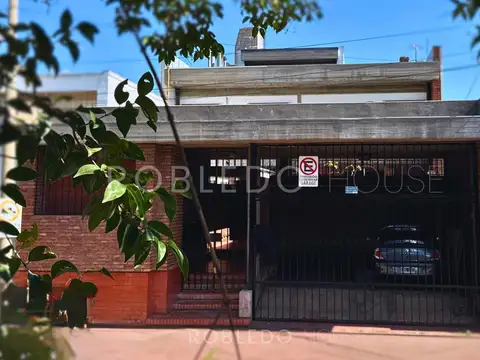 Casa en venta y/o alquiler uso comercial 7 hambientes Centro Salta Capital