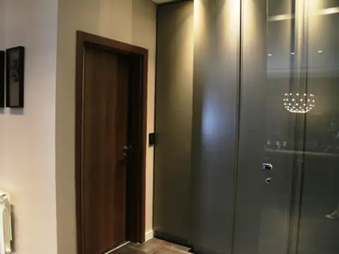 Casa 7 Ambientes, Con Cochera, Quincho, Pileta En El Centro