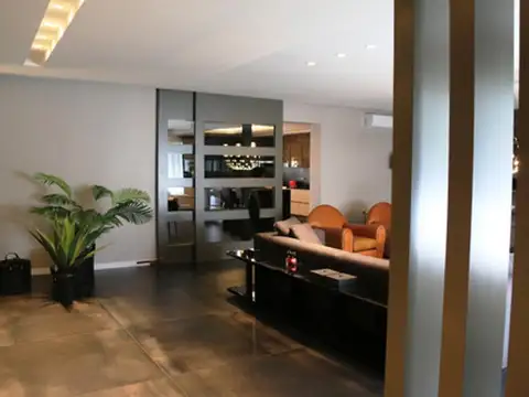 Casa en Venta con 6 cocheras