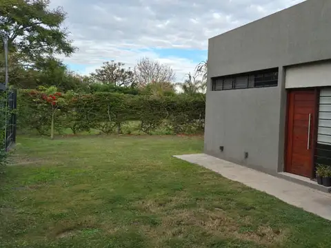 Casa con pileta Km 10 Ruta 1