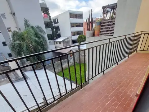 San Lorenzo 2400, Piso 2