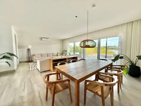 Casa 8 ambientes con 7 baños