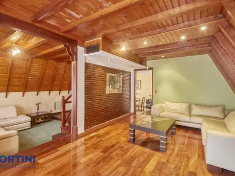 Casa en Venta con 2 cocheras