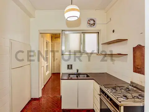 VENTA DEPARTAMENTO  4 AMBIENTES CON DEPENDENCIA. RECOLETA