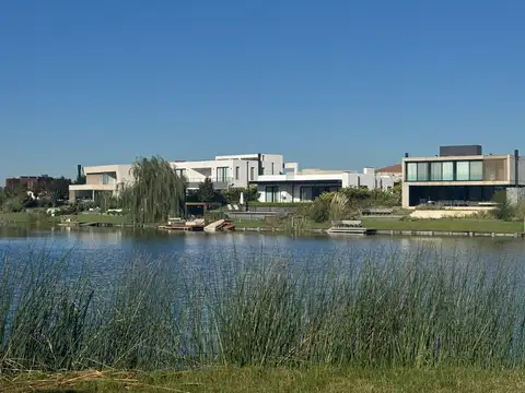 Puertos Del Lago 100