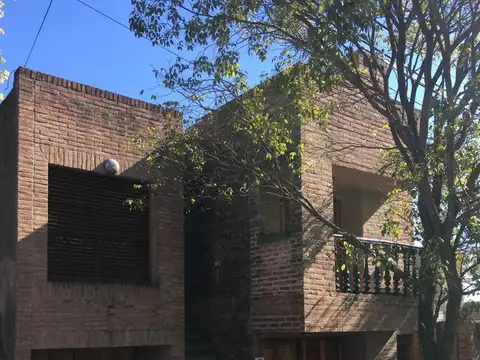 Casa en venta - 3 Dormitorios 2 Baños - 250Mts2 - Colinas de Vélez Sarsfield, Córdoba