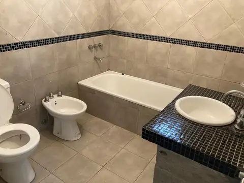 Departamento de 2 ambientes en PB con cochera - Expensas muy bajas