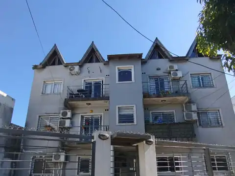 Departamento de 2 ambientes en PB con cochera - Expensas muy bajas