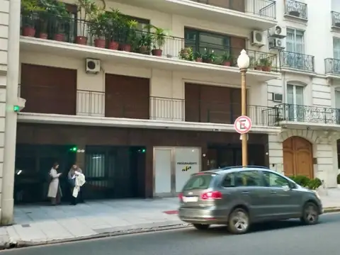 Avenida Alvear 1580 , Piso 1