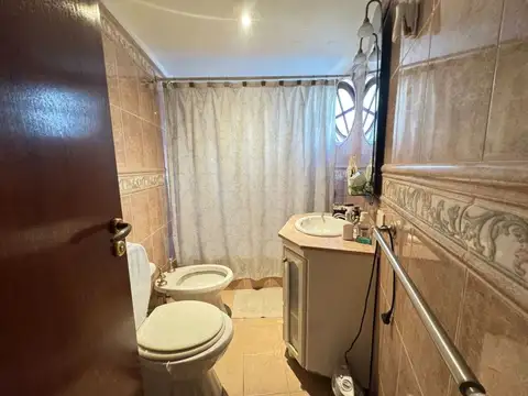 VENTA CASA 4 AMB DUPLEX PATIO PARRILLA FLORESTA