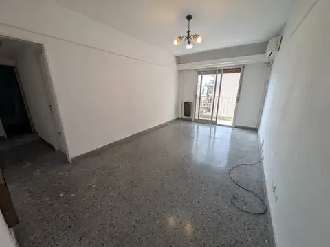 ALQUILER DEPARTAMENTO 3 AMBIENTES COCHERA CUBIERTA  C/Frente balcón