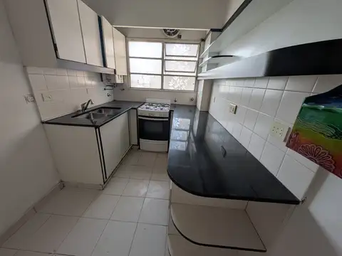 Bauness 2200, Piso 7