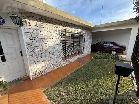 Casa en Venta en Castelar Sur, USD 120.000