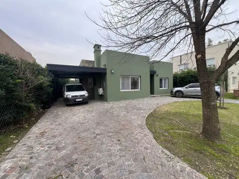 Casa 4 Ambientes con Pileta en Santa Guadalupe