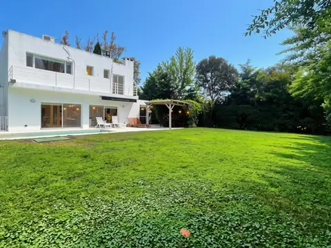 Alquiler Casa 5 ambientes con piscina Barrio Privado