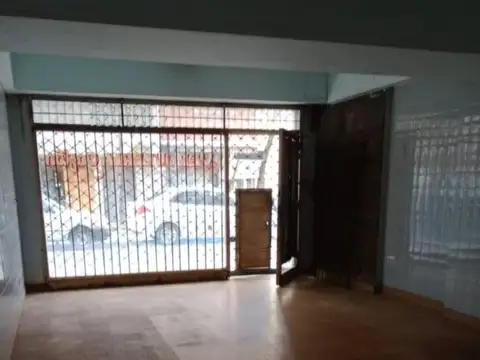 Local comercial 45 m2 + sub suelo de 45 m2, baño