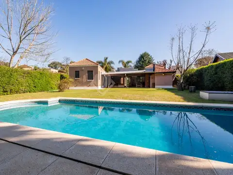 Alquiler anual 4 ambientes c/piscina Barrio Privado