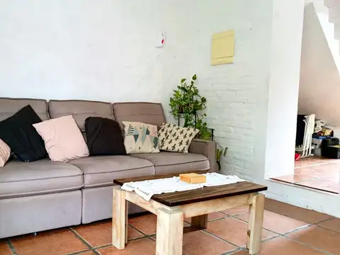 Casa 4 ambientes con 1 baño