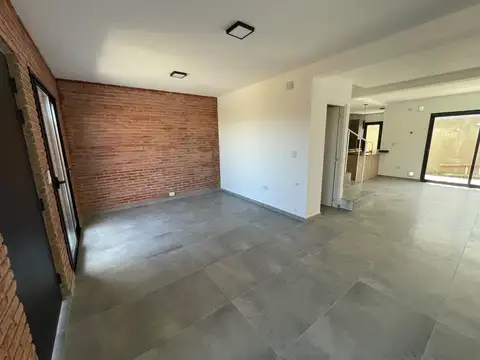 Casa 4 ambientes con 3 baños