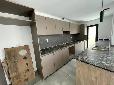 Duplex a la venta! A estrenar! Frente a plaza! Oportunidad 