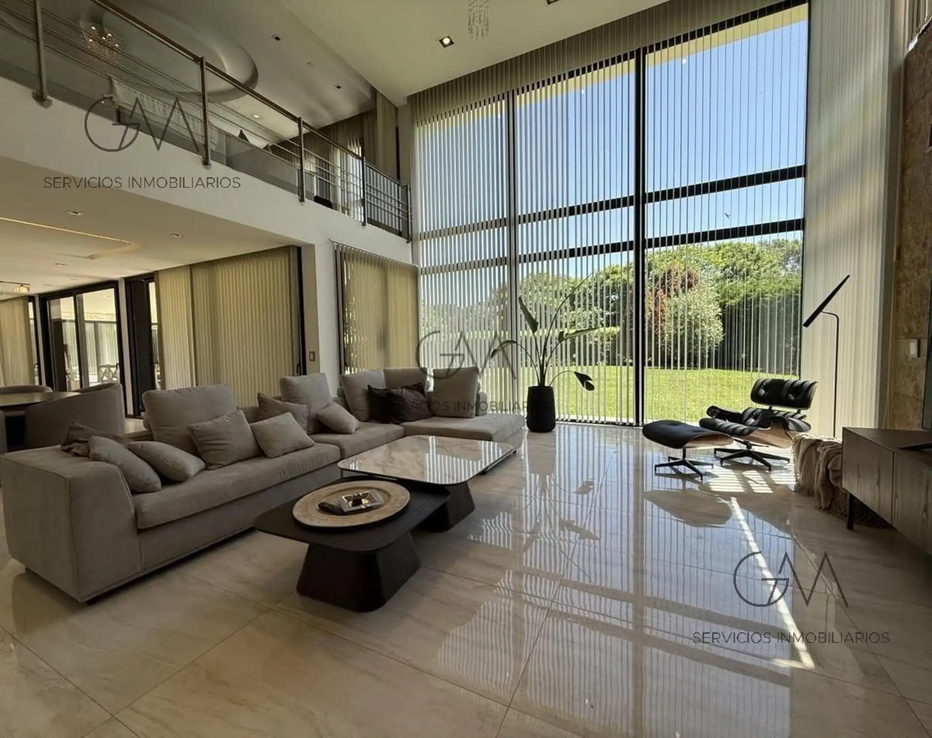 Casa de arquitectura moderna sobre doble lote, 7 amb, 600m² — Rumenco