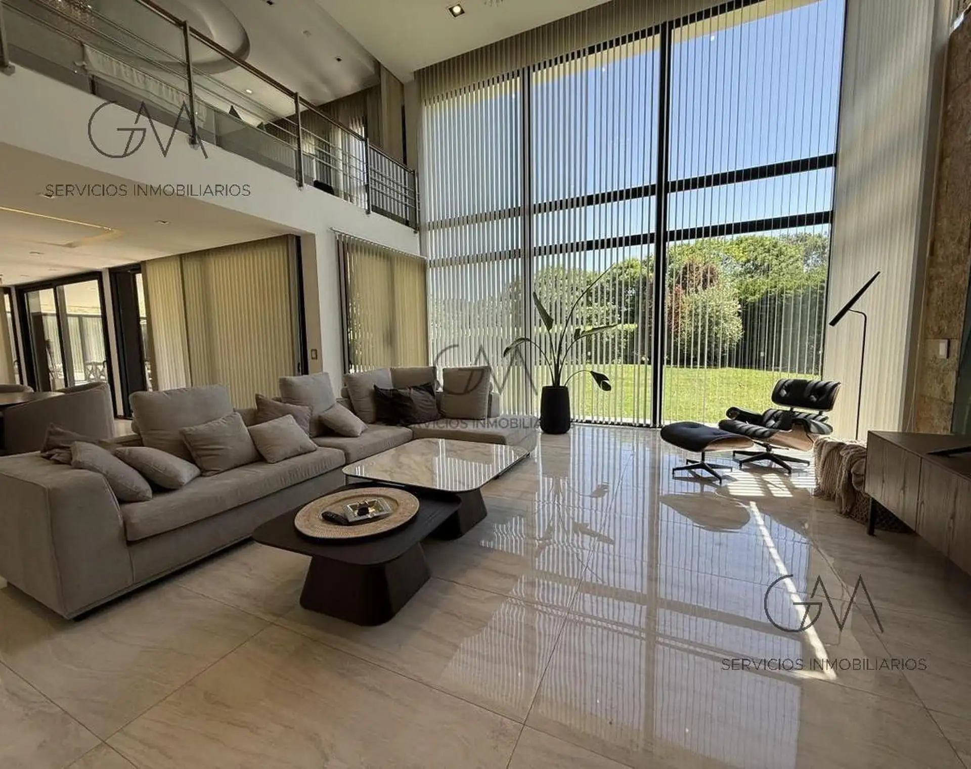 Casa de arquitectura moderna sobre doble lote, 7 amb, 600m² — Rumenco