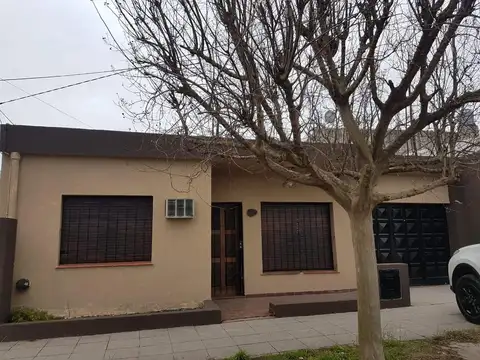 Casa americana 3 ambientes en venta en Merlo