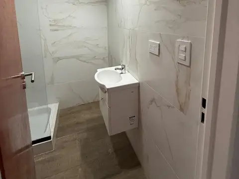 Monoambiente en planta baja con patio. APTO PROFESIONAL