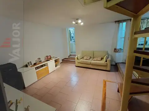Depto Tipo Casa en Venta 50 años