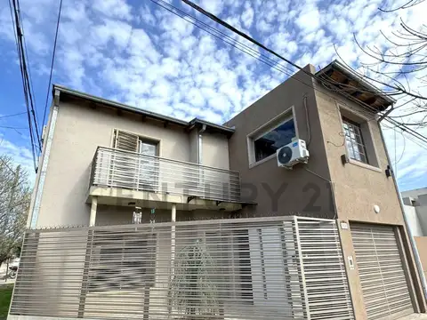 Casa en esquina de dos plantas – VENADO TUERTO