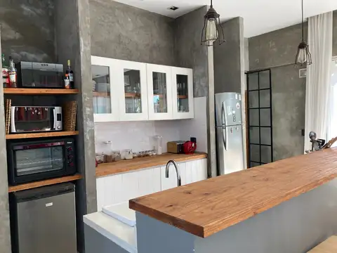 Esplendida casa en Barrio Ecuestre, Costa Esmeralda, cerca de la cancha de Polo.