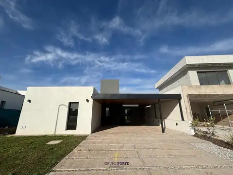 Casa en venta de 3 dormitorios Financiada- Siete Soles
